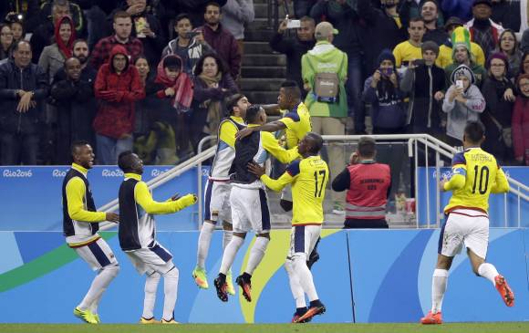 Colombia celebró su primera victoria en Río ante Nigeria; triunfo con el que además se clasificó a los cuartos de final de los Juegos Olímpicos. FOTO AP