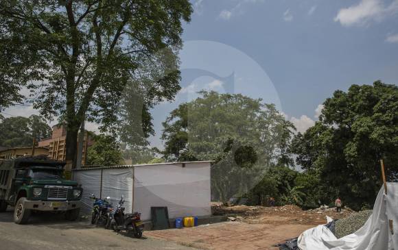El barrio El Diamante, donde está el lote del proyecto, es un sector en el que tradicionalmente no se han levantado altas construcciones, predominan las casas y los árboles. FOTO Edwin Bustamante