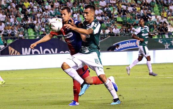 En la imagen aparece Andrés Ricaurte en disputa del balón. Él fue uno de los que mejor actuó ante el Cali. FOTO colprensa