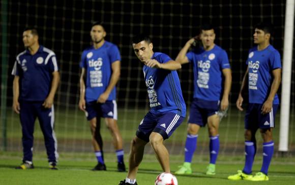 La defensa paraguaya se destacó ante Chile y jugadores como Junior Alonso esperan que se repita ante Uruguay. FOTO reuters