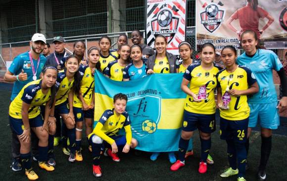 Un equipo que combina jugadoras de las categorías prejuvenil y juvenil serán las que representarán a Formas Íntimas y al fútbol femenino de Antioquia en el Octagonal que realizará el Ministerio del Deporte en Ibagué. FOTO CORTESÍA FORMAS ÍNTIMAS 