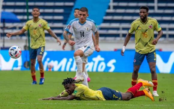 El goleador Duván Zapata, en el suelo, necesita más socios para aprovechar su potencia en ataque. FOTO Juan Antonio Sánchez 
