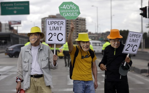 Marcha en Bogotá pidió compromisos contundentes de las potencias mundiales en la Cumbre del Clima, con máscaras de Barack Obama (E.U), Vladimir Putin (Rusia) y Xi Jinping (China). Foto reuters