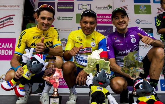 Podio definitivo: Caicedo, campeón; Juan Pablo Suárez (derecha), subcampeón y Óscar Sevila, tercero. 