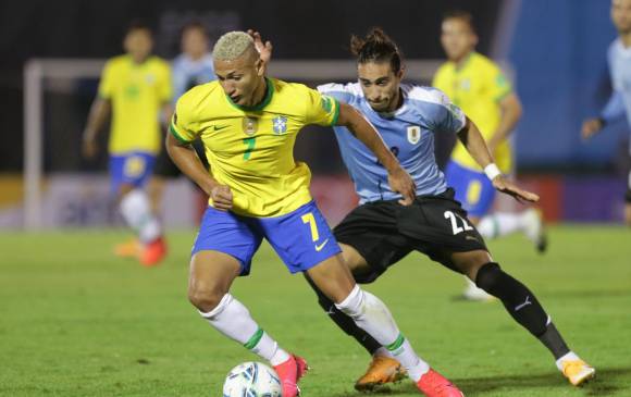 Richarlison fue una de las figuras de Brasil en el compromiso ante Uruguay en Montevideo. FOTO efe