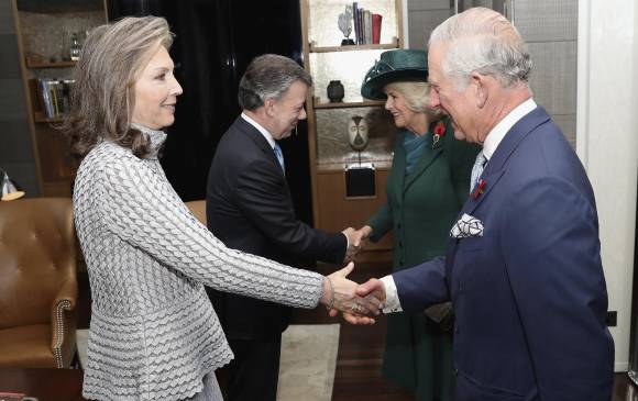 El presidente y su esposa se reúnen con el príncipe de Gales y la duquesa de Cornualles. 