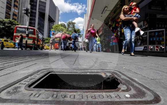La avenida Oriental, una de las vías más transitadas del centro de la ciudad, es una de las afectadas por esta problemática. FOTO JAIME PÉREZ