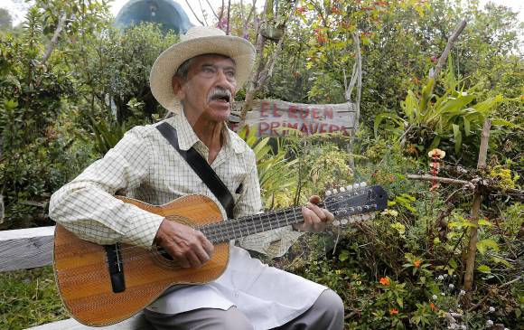 El autor del Himno del Silletero, al igual que su esposa, participa en el Desfile con Silleta Tradicional. FOTOS Donaldo Zuluaga