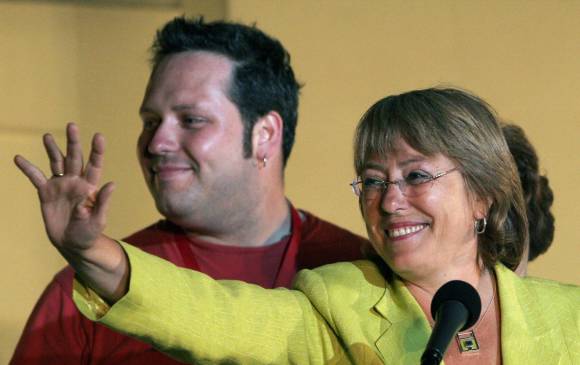 Legisladores opositores chilenos están pidiendo una investigación completa para determinar si el hijo de Bachelet tuvo acceso privilegiado a un préstamo bancario. FOTO AP