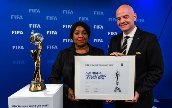 La Secretaria General y el Presidente de la Fifa, oficializan la sede del Mundial Femenino 2023. FOTO TOMADA DE TWITTER @FIFAWWC