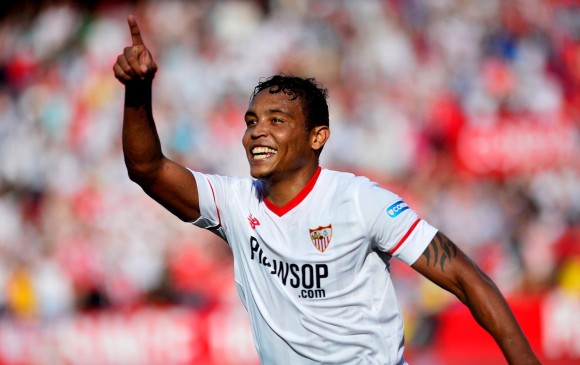 El colombiano Luis Muriel será hoy el referente de ataque del Sevilla en Champions. FOTO AFP
