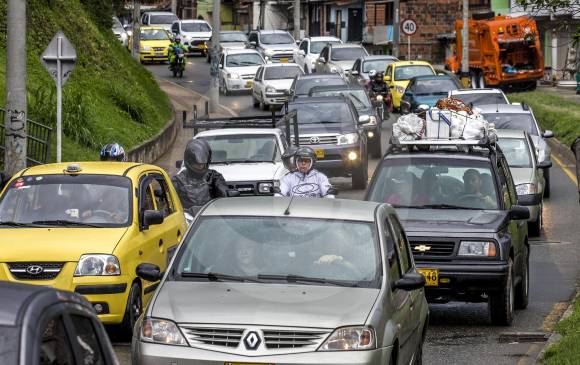 La operación retorno estuvo vigilada por 40.000 policías. El ingreso ayer a Medellín por la Autopista Norte (foto) estuvo bastante congestionado en horas de la tarde. FOTO Juan antonio sánchez