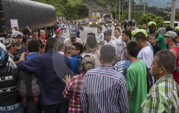Los representantes de los camioneros señalaron que se tomarán un timpo para analizar el documento. FOTO Robinson Sáenz