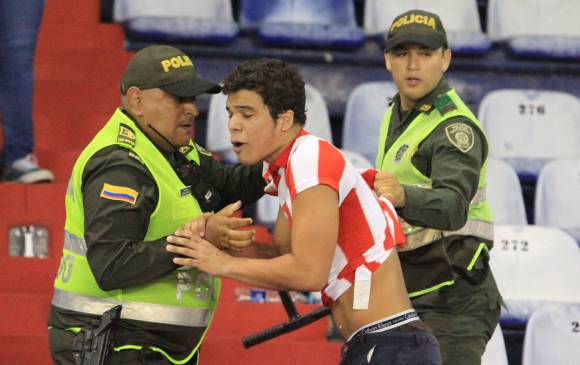 Los desmanes en Barranquilla dejaron un saldo de 30 personas heridas. FOTO COLPRENSA