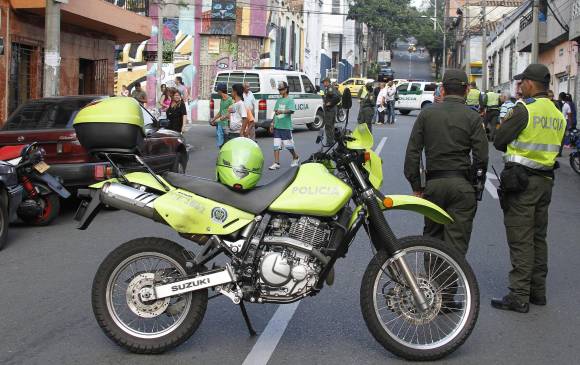 Expertos aseguran que las normas son claves para prevenir comportamientos comunes en las grandes ciudades: robo de celulares, acosos sexuales, perros peligrosos, etc... FOTO Robinson Sáenz 