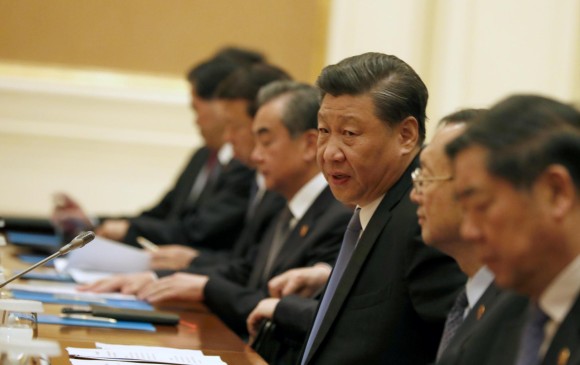 Facebook se disculpó por la traducción errónea del birmano al inglés del nombre del presidente de China, Xi Jinping, que aparecía en la transcripción automática como “Mr. Shithole” (”señor mierda”, en español). Foto: EFE