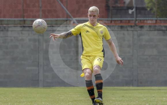 George Saunders debutó en el Villarreal C, en el año 2007. De acuerdo con el inglés de 27 años, puede jugar como volante central, zaguero central o lateral derecho. FOTO Juan Antonio Sánchez