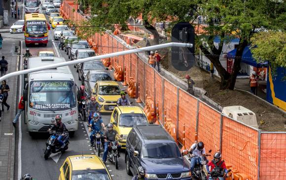 En el sector de San Diego, la Oriental tiene solo tres carriles por calzada, lo que hace más complejo el paso vehicular. FOTO juan antonio sánchez