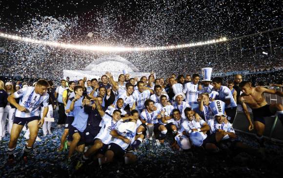 La ‘Academia’ alcanzó su octavo título después 13 años. En ese entonces jugaban los colombianos Gerardo Bedoya y Alexánder Viveros. FOTO REUTERS