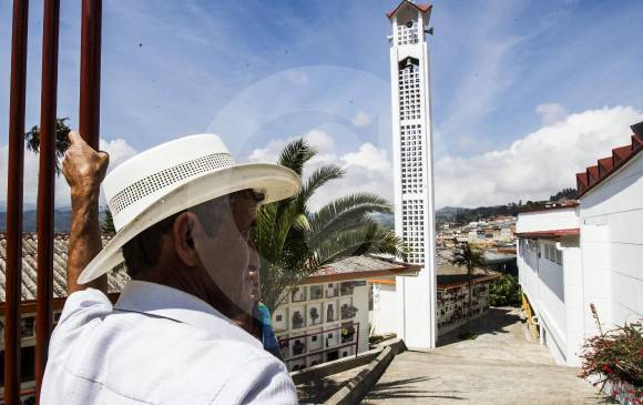 Del cementerio de Nuestra Señora del Carmen de Yarumal se exhumaron los primeros 35 cuerpos. Ahora iniciaría el trabajo en el ya clausurado cementerio Cristo Rey. FOTO jaime pérez 