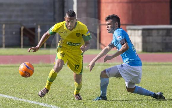 El delantero Jeison Medina, es uno de los hombres claves del equipo de Leones, líder de la B. FOTO juan antonio sánchez
