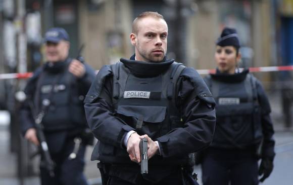 El presunto terrorista pretendía atacar a cuchillo una estación de Policía. FOTO AP