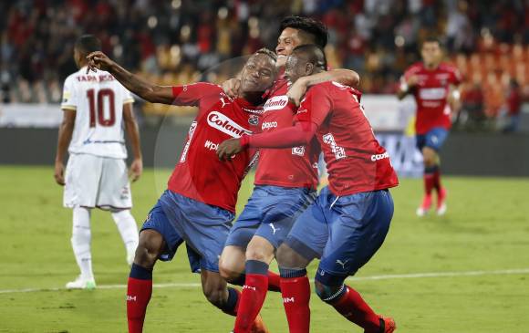 Como dice el lema del equipo: “Todos juntos por la siete”, así es la unión de los jugadores rojos para esta final. FOTO Robinson Sáenz
