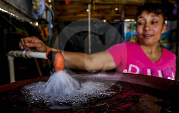 En la casa de “Tito”, el fontanero de La Honda, siempre había llegado el agua, pero nunca había sido potable. FOTO Jaime Pérez