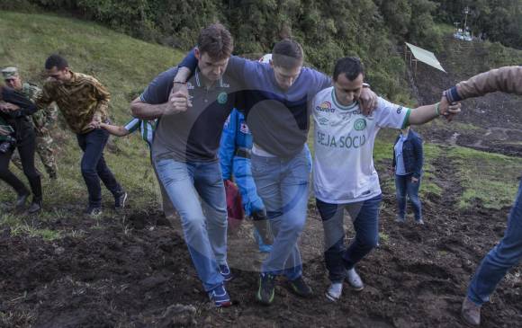 Visita de los jugadores de Chapecoense a Cerro Gordo. FOTO ROBINSON SÁENZ