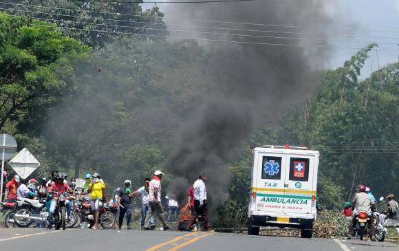 Los bloqueos de carreteras y vías principales han sido la constante en estos 11 días de paro agrario. En Cauca y Nariño se ha presentado la situación más crítica por los cierres FOTO cortesía