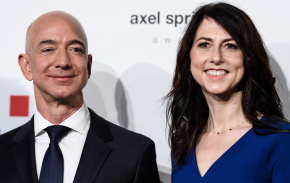 Jeff Bezos y su esposa MacKenzie anunciaron su divorcio en redes sociales. FOTO EFE