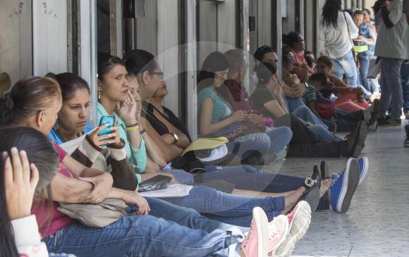 La recepción y reparto de tutelas, diligencia que se cumple en el Palacio de Justicia, implica habitualmente congestiones y larga espera para la ciudadanía. FOTO róbinson sáenz