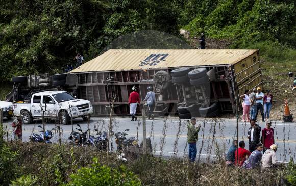 Uno de los accidentes más graves ocurrió el pasado 22 de enero en jurisdicción de Santa Rosa de Osos. En los hechos murieron cinco personas y 17 más quedaron heridas. FOTO jaime pérez