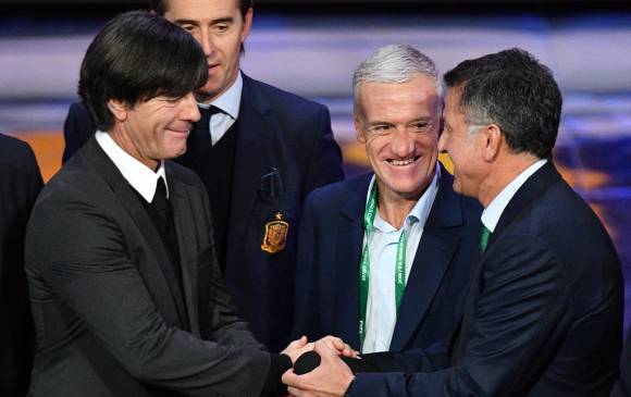 El técnico de Alemania, Joachim Loew, saludó al estratega de México, Juan Carlos Osorio, quien será uno de sus rivales en la Copa Mundo de Rusia-2018. FOTO AFP