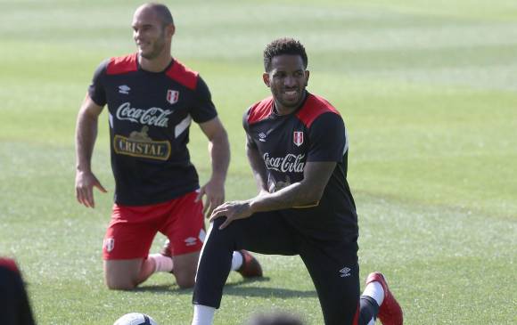 En el último entrenamiento de la Selección de Perú, Jefferson Farfán actuó como único delantero. FOTO EFE