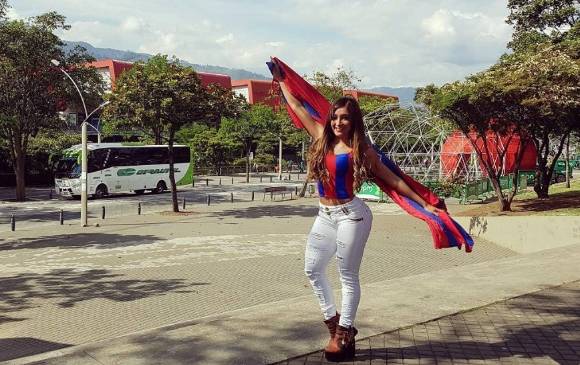 Verónica Almirón está en Medellín para alentar a Cerro Porteño. FOTO Tomada de Instagram @laveroalmiron