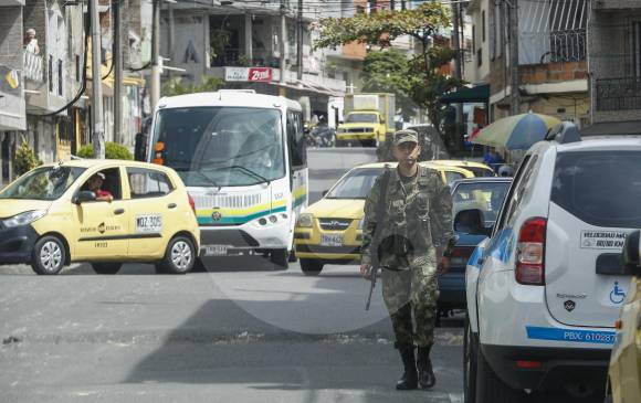 En mayo pasado, la Séptima División del Ejército anunció el envío de 140 de sus hombres para brindar asistencia militar a los policías que patrullan el casco urbano del municipio. En abril se había aprobado un refuerzo de 270 policiales. FOTO MANUEL SALDARRIAGA