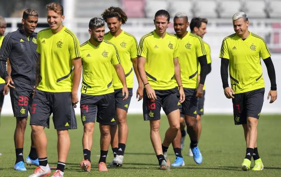 Orlando Berrío, de chaqueta negra, es el único colombiano en la plantilla de la final del Mundial de Clubes. FOTO efe 