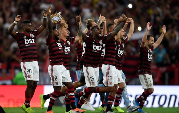 Flamengo festejó su paso a la final de la Copa Libertadores tras apabullar contundentemente al Gremio. FOTO AFP