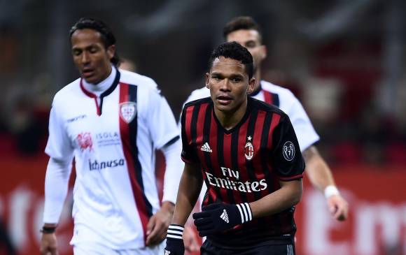 Los goles de Carlos Bacca se reciben con alegría en Colombia, previo a la reanudación de las Eliminatorias. FOTO AFP