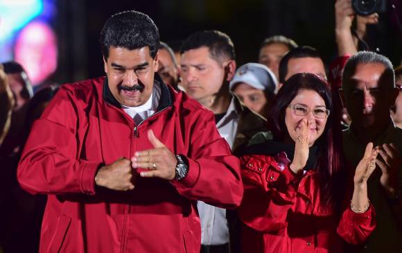 Nicolás Maduro, presidente de Venezuela, celebrando el triunfo de la Constituyente. FOTO AFP