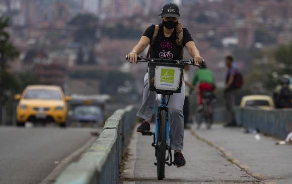 El sistema EnCicla reportó hasta septiembre un acumulado de 13.671.111 préstamos de bicicletas, dos millones más con relación al acumulado del mismo mes en 2019. Foto: Manuel Saldarriaga Quintero
