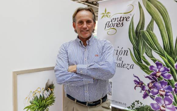 El libro se está entregando a través de las redes sociales de Entre Flórez. Aún no se ha definido el canal de distribución para que las personas puedan adquirir el texto. FOTO Jaime pérez 