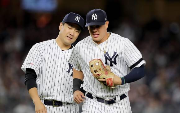 El colombiano Giovanny Urshela celebra con los Yankees el título en Estados Unidos. FOTO AFP