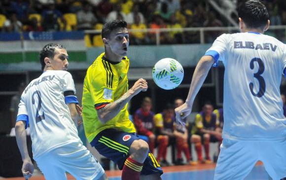 Ángellot Caro fue el salvador de Colombia en el empate 3-3 ante Uzbekistán. FOTO colprensa.