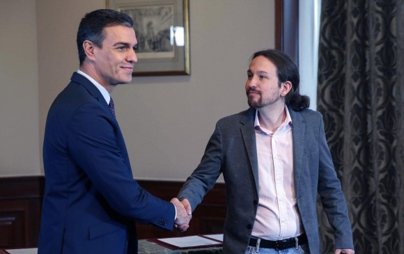 Pedro Sánchez (PSOE) y Pablo Iglesias (Unidas Podemos) consiguieron un acuerdo exprés para formar gobierno en España. Ahora dependen de la resolución del debate de investidura. FOTO EFE
