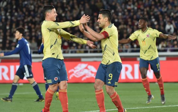 James Rodríguez y Falcao García, los dos grandes referentes de la Selección Colombia, celebran el gol del triunfo. FOTO AFP
