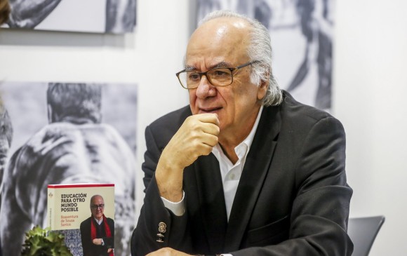 Boaventura de Sousa es autor de cerca de treinta libros. Entre ellos, destacan títulos como “Descolonizar el saber, reiventar el poder” (2010) y “Educación para otro mundo posible” (2019). FOTO jaime pérez munévar