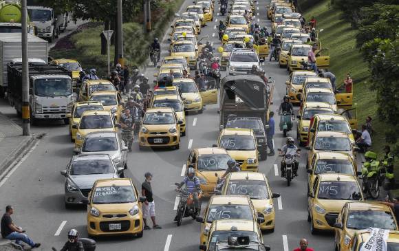 Así lució en la tarde de este miércoles la Avenida Regional entre las calles 30 y 33. FOTO RÓBINSON SÁENZ