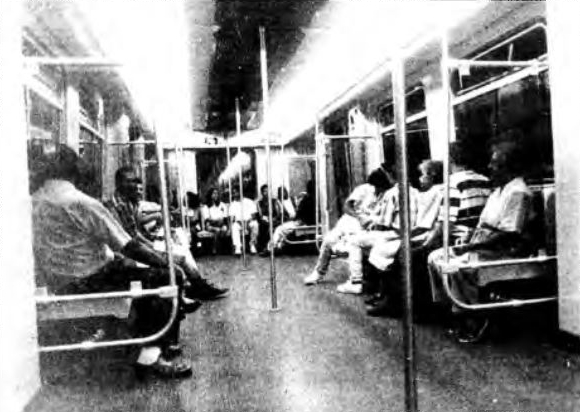 Al final de la primera jornada comercial del Metro, algunos vagones tuvieron muy pocas personas. Sin embargo, se sabe que se quedaron por fuera gran cantidad de personas que querían estrenar el tren. FOTO Archivo Diego González